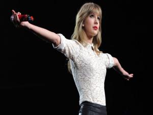 Taylor Swift'ten rekor üstüne rekor